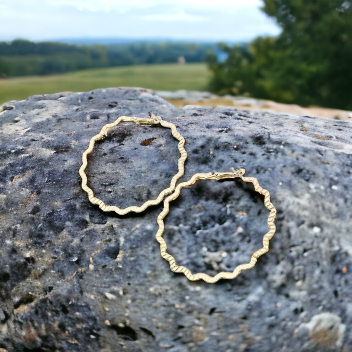 A golden wave earrings