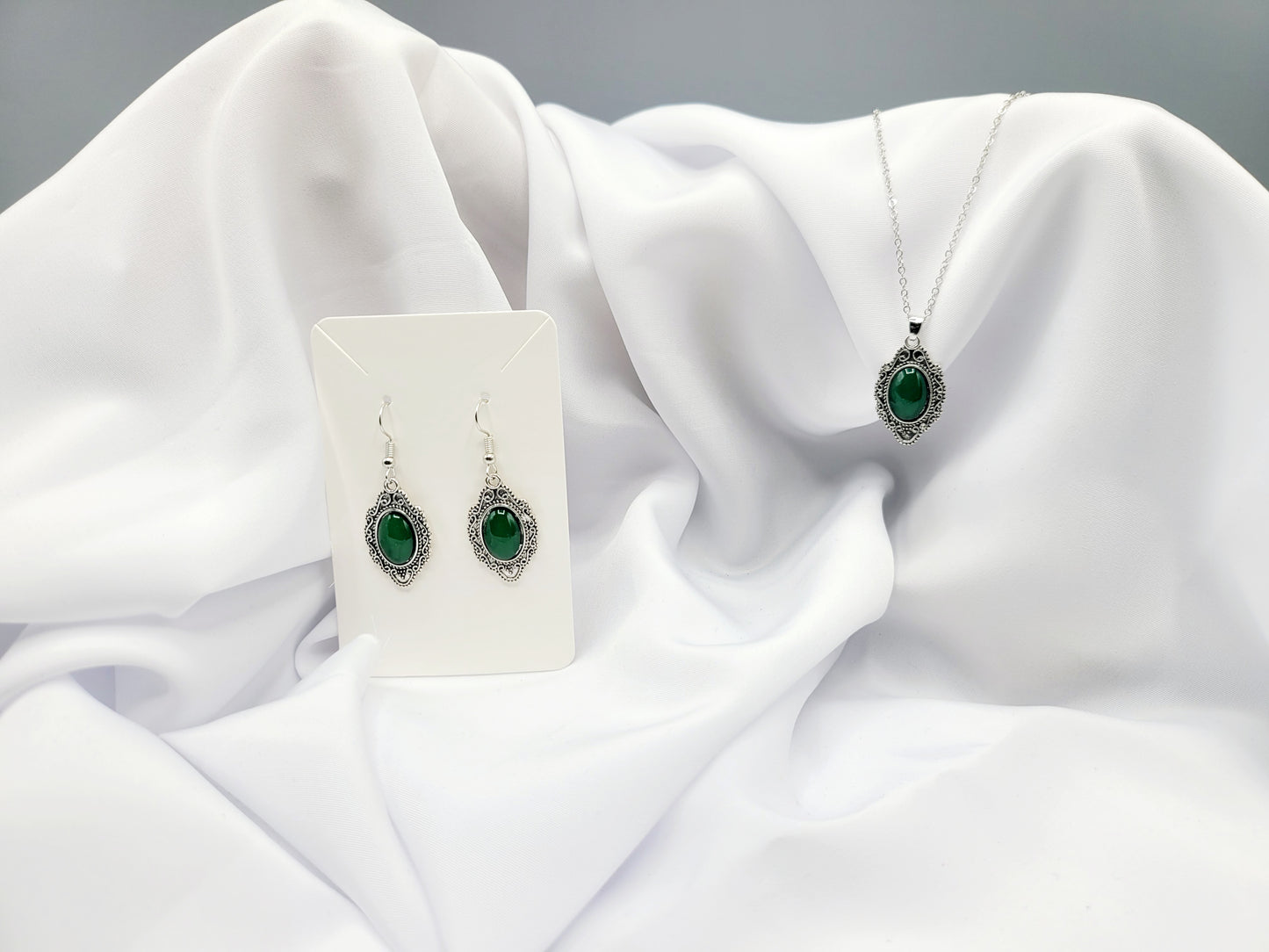 Emerald fields necklace set