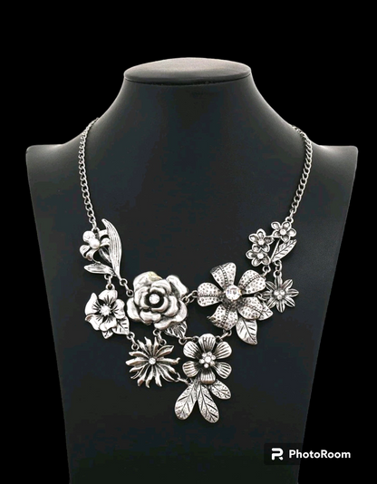 A silver bouquet necklace