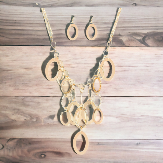 A Golden Spell necklace