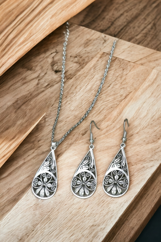 Spinning flowers necklace set