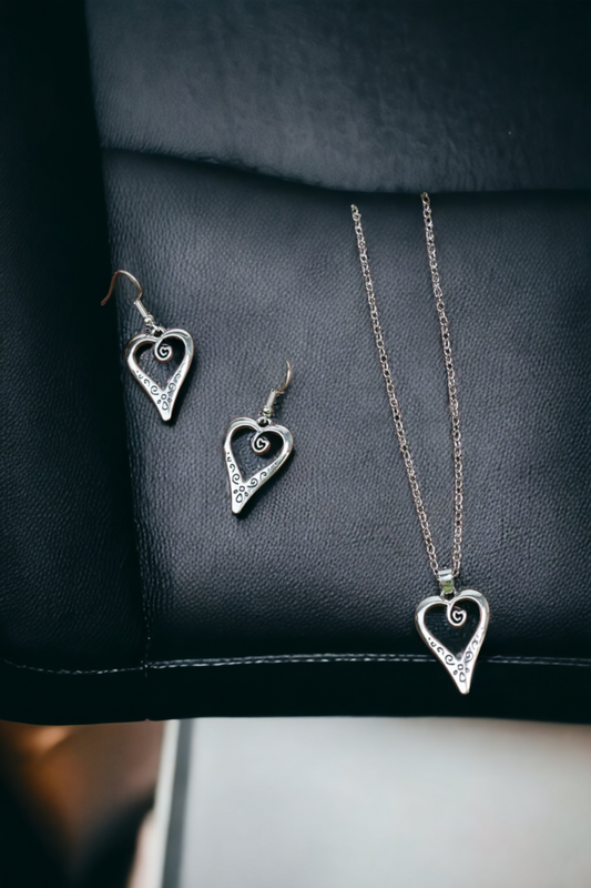 Heart string necklace set