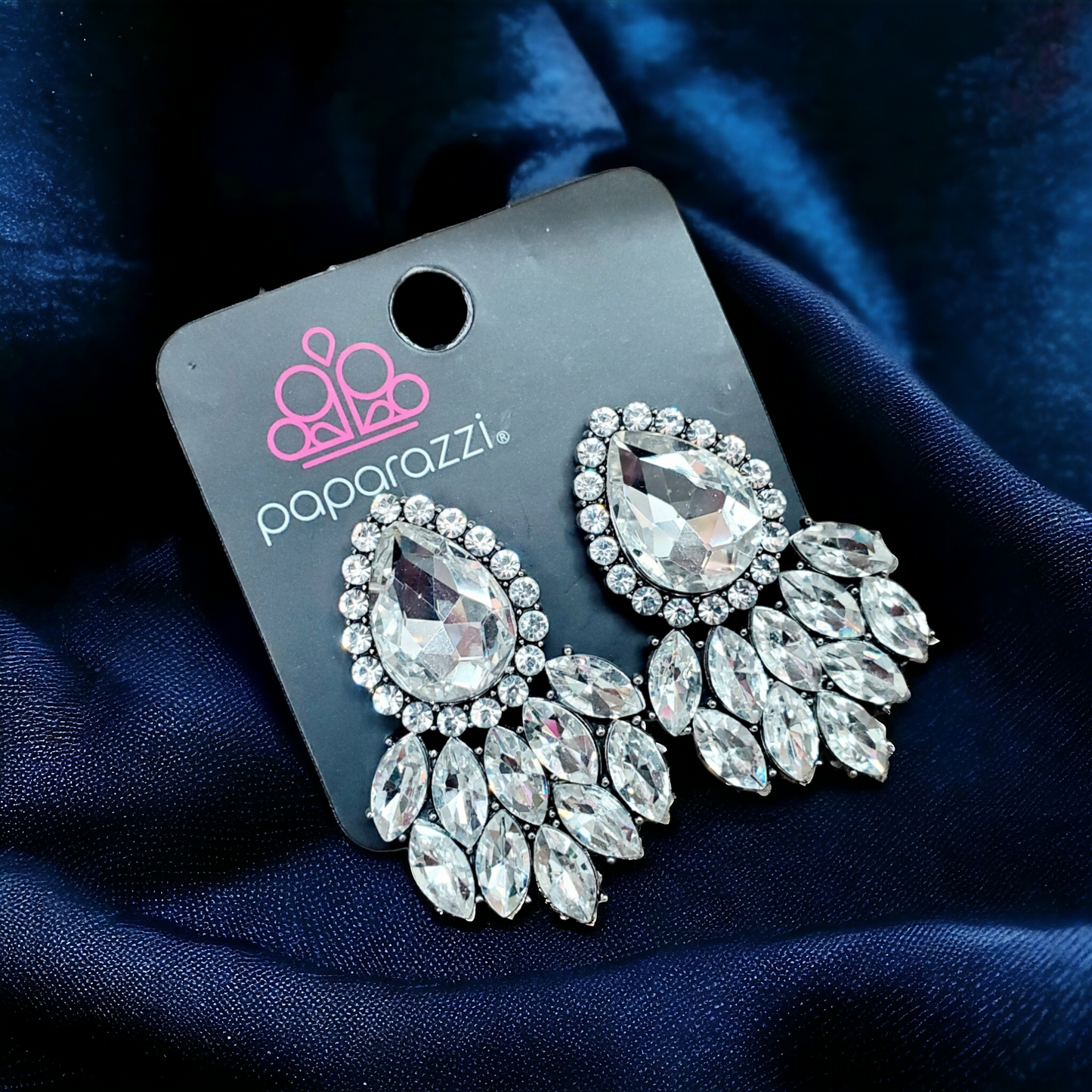 A Breath of Fresh HEIR - White earrings