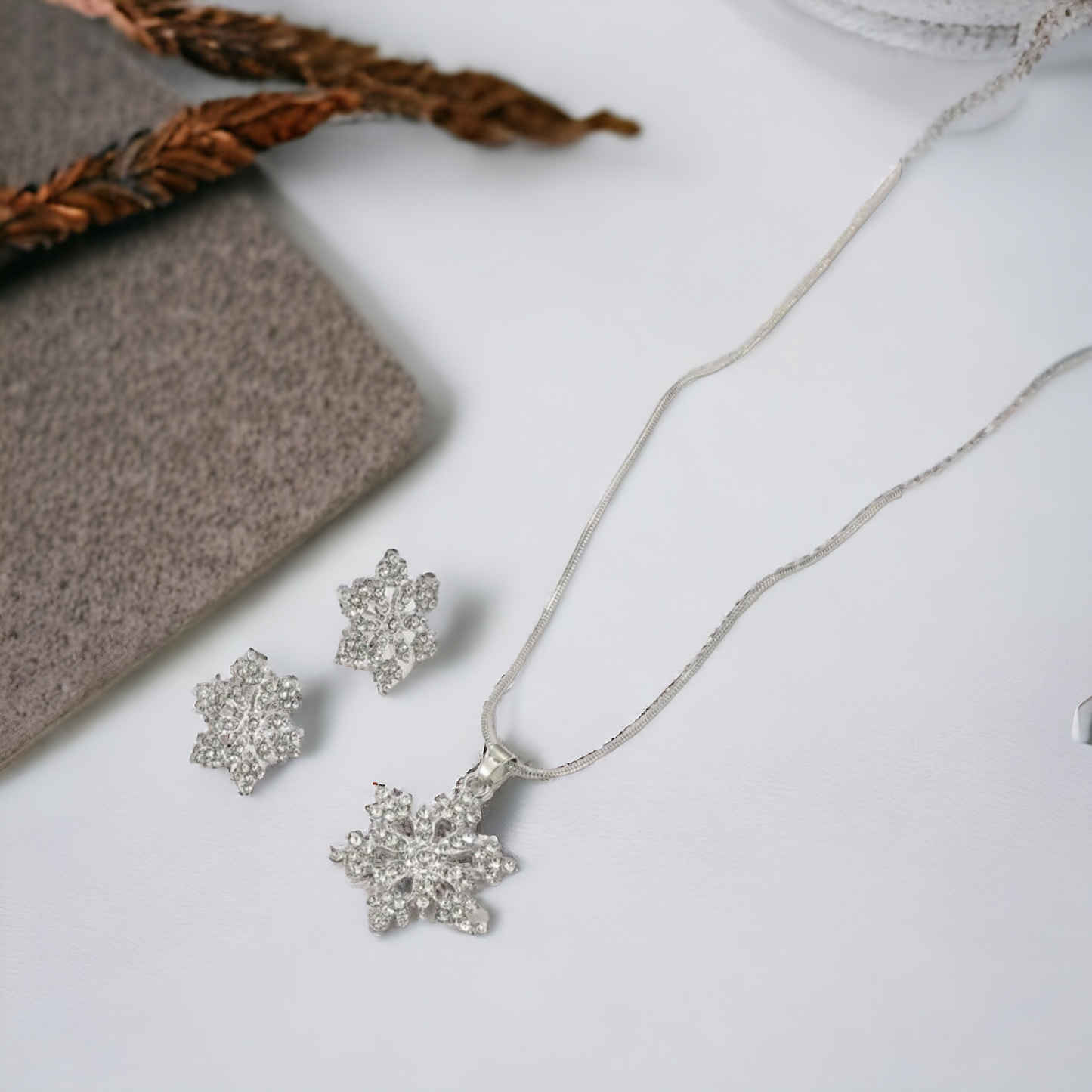 It's a white Christmas snowflake necklace set