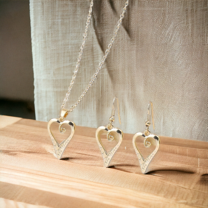 Heart string necklace set