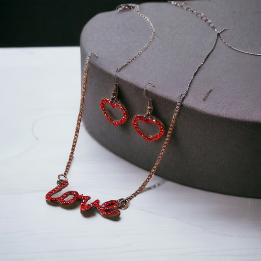 Love me necklace set