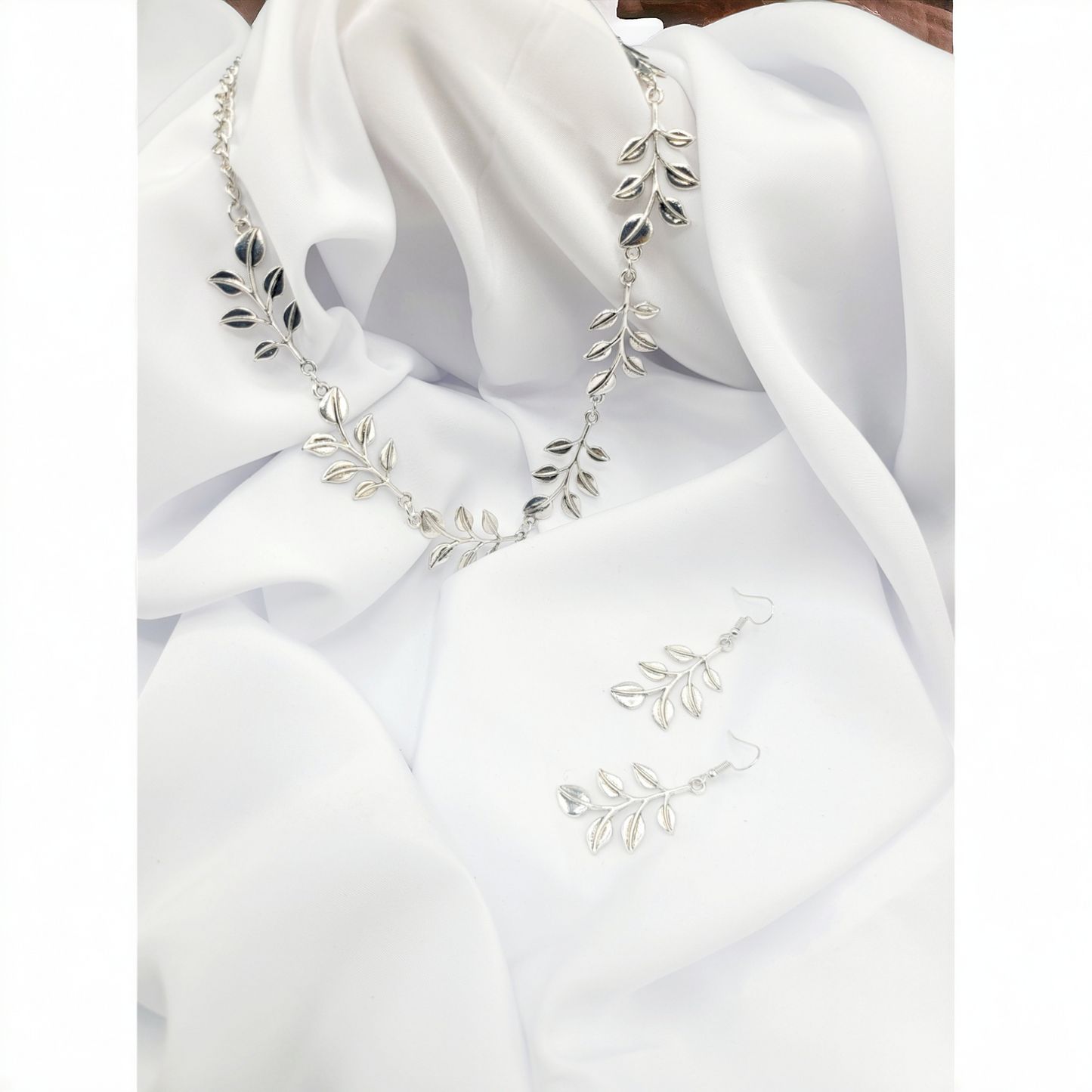 Silver Vine's necklace set