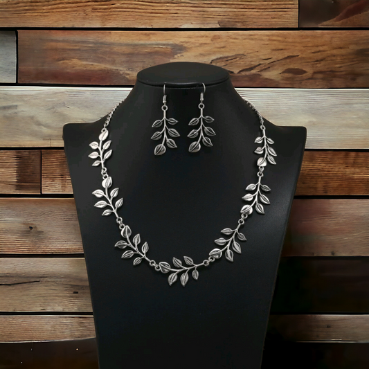 Silver Vine's necklace set