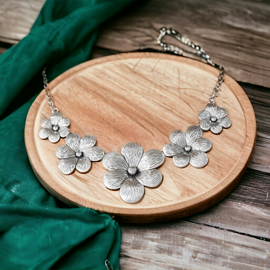 Jody's floral boutique necklace