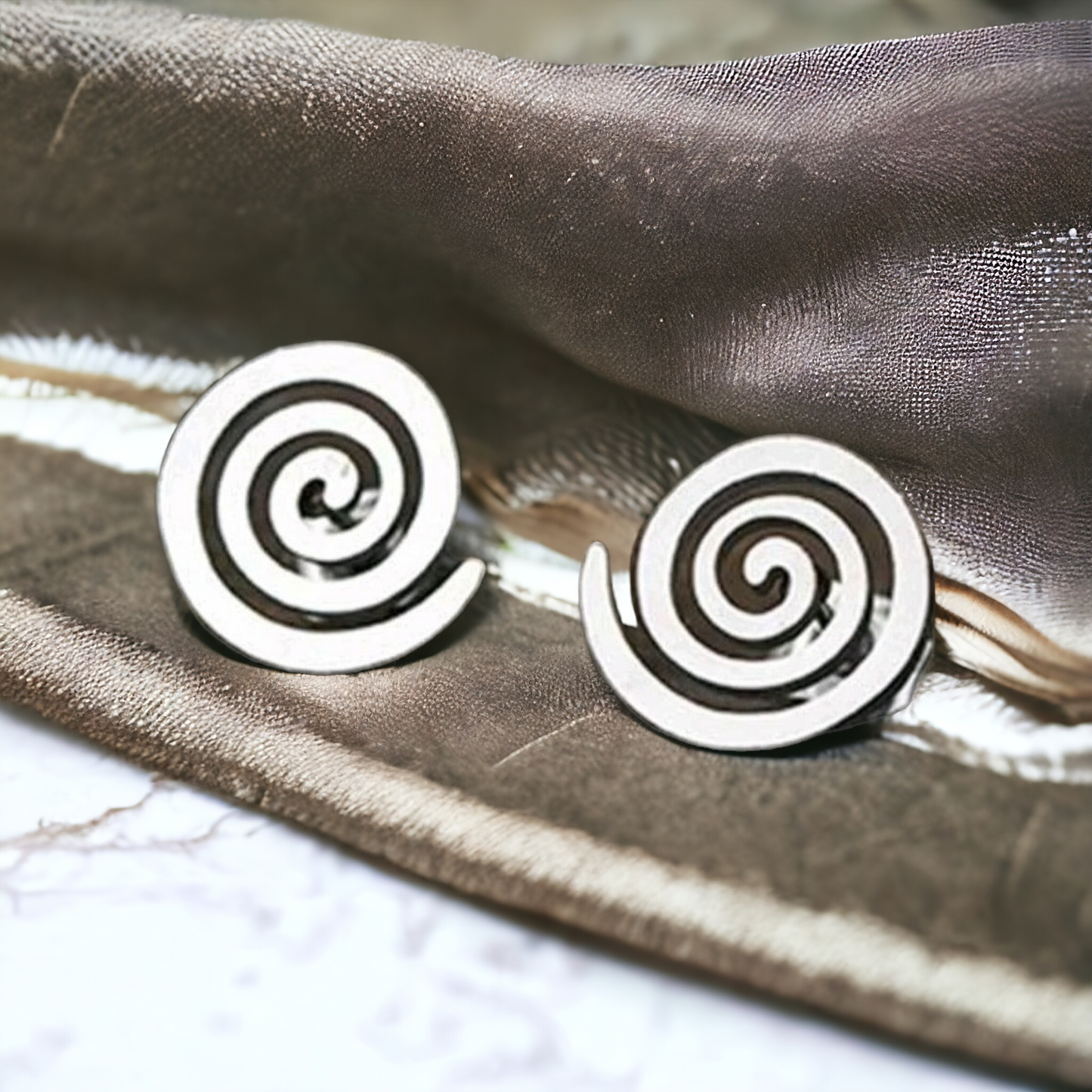 Swirl stud earrings