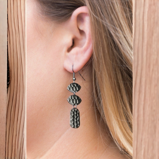 Nine to HIVE - Black earrings