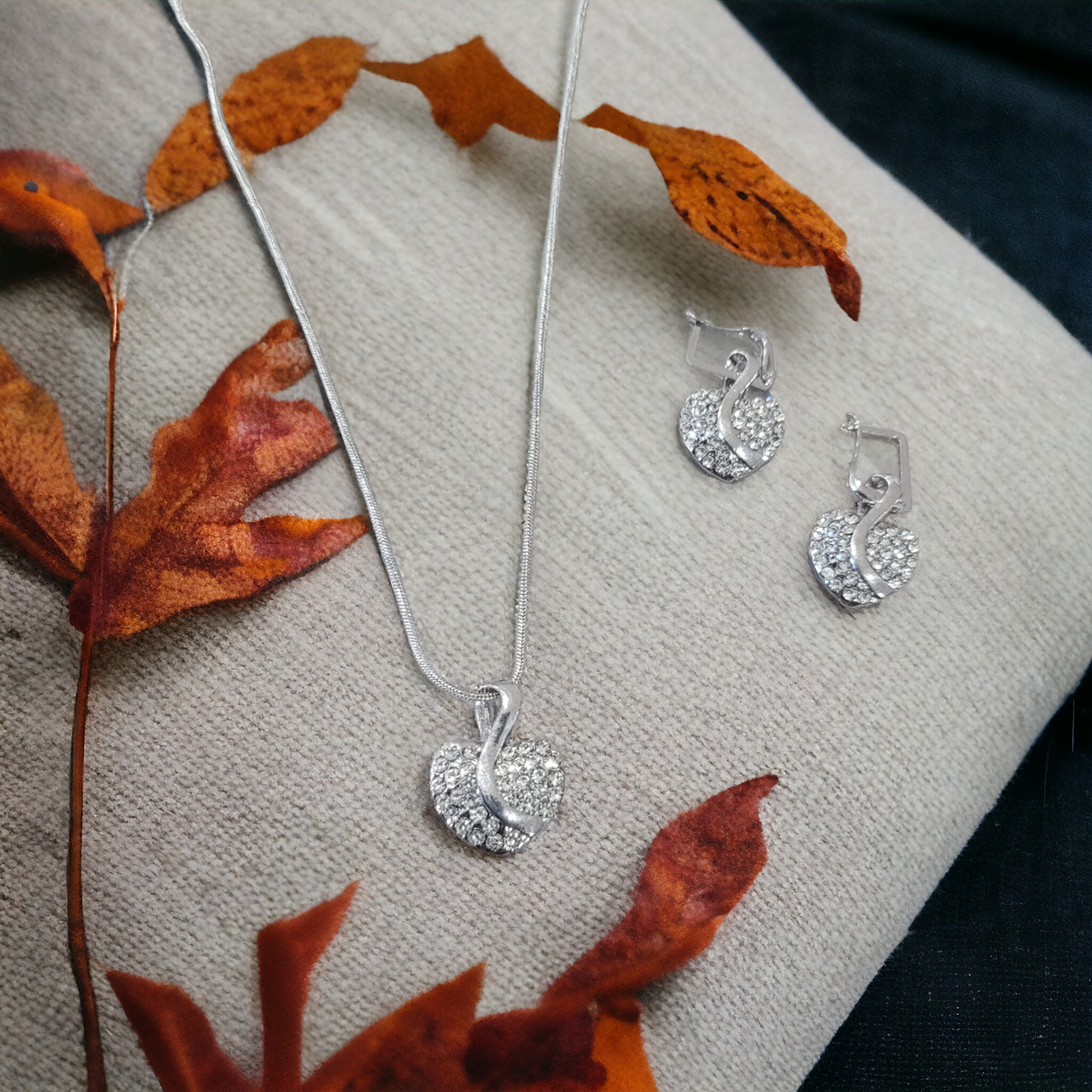 Ribbon in the sky necklace set