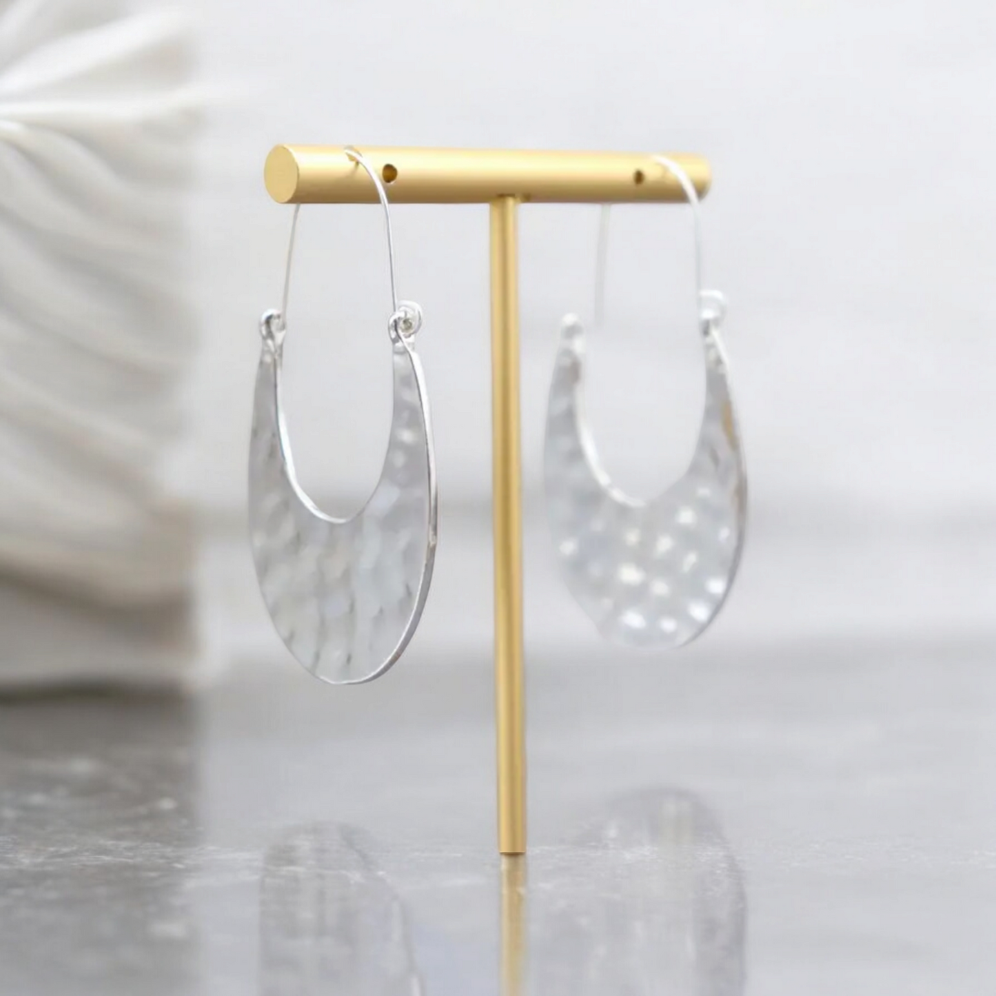 Hammered details earrings