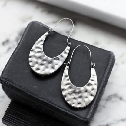 Hammered details earrings