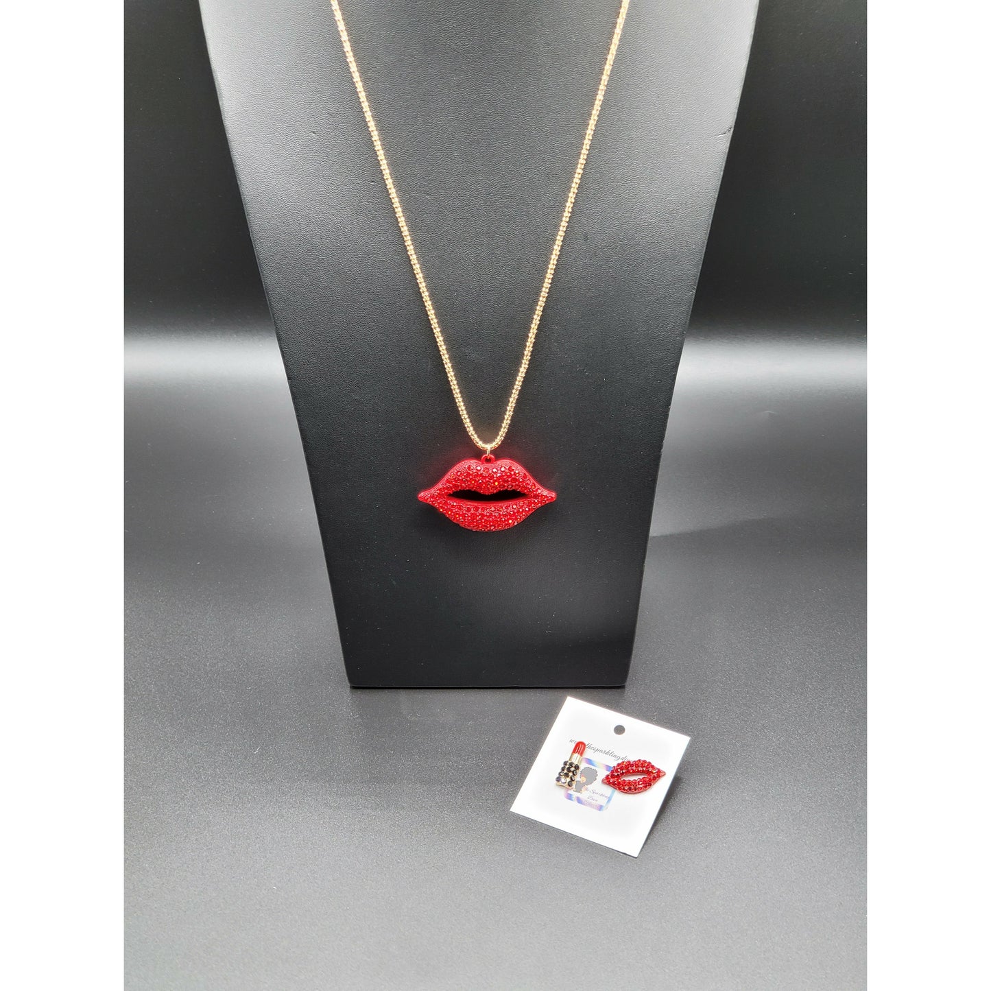 Pucker up necklace